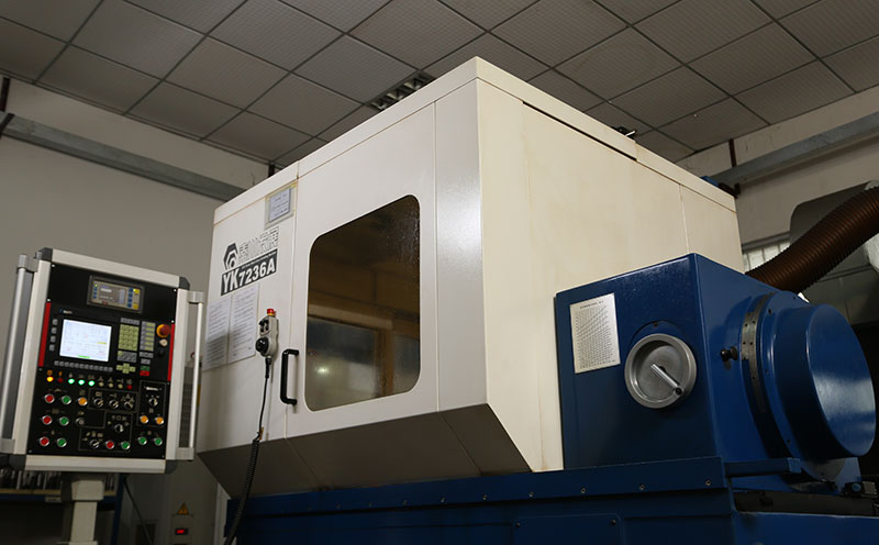 數(shù)控磨齒機(jī)2.JPG 齒輪廠家講解磨齒齒輪加工工藝流程