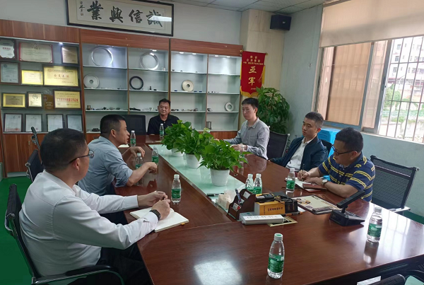 合發(fā)齒輪總經(jīng)理曹小林先生進(jìn)行接待，并做工作匯報(bào)